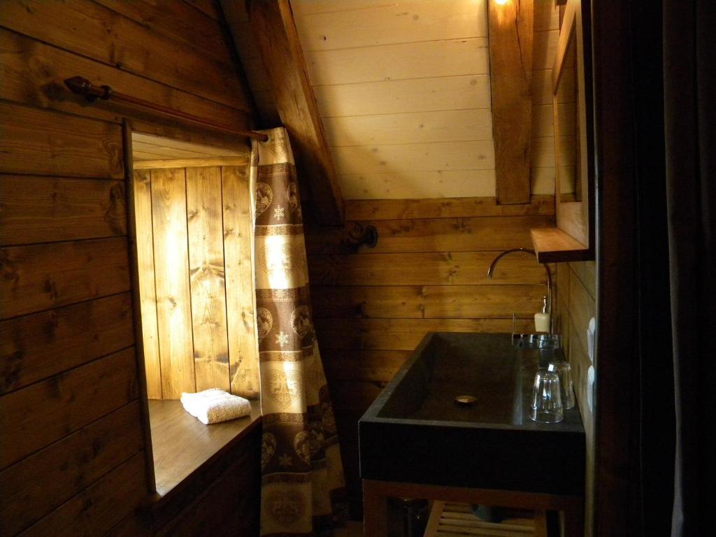D'hotes Coeur De Bastie Et Ranch Du Levezou Bed & Breakfast Trémouilles